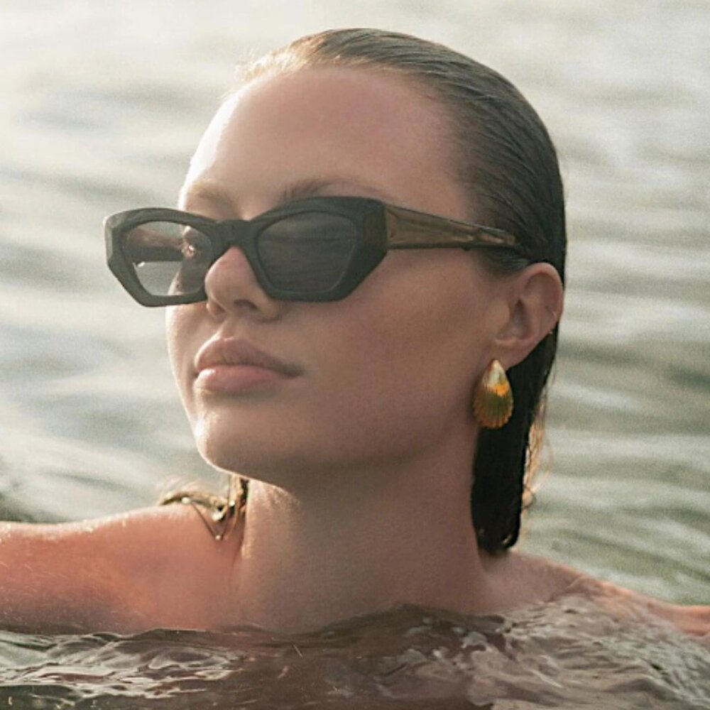 NEW ~ Anthropologie Amber Sceats Ribbed Hoop Gold Earrings - Picture 7 of 13